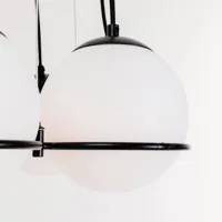 suspension globes de kare en blanc et noir