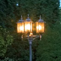 konstsmide lampadaire 3 lanternes milano en noir et argenté