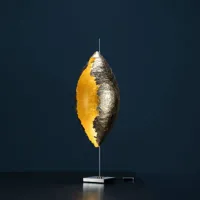catellani & smith - lampe de table postkrisi en matériau composite, feuille d'or couleur métal 28.85 x 42 cm designer enzo made in design