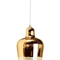 artek - une lampe pendante 330s golden bell, en laiton