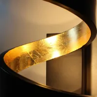 eco-light lampadaire led helix en noir-doré