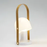 marset - lampe sans fil rechargeable followme en bois, contreplaqué de chêne couleur bois naturel 34.76 x 44.3 cm designer inma bermúdez made in design
