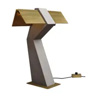 lampe de table en béton et acier laitonné tau - dcw editions