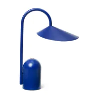 lampe portable en aluminium bleu vif arum - ferm living